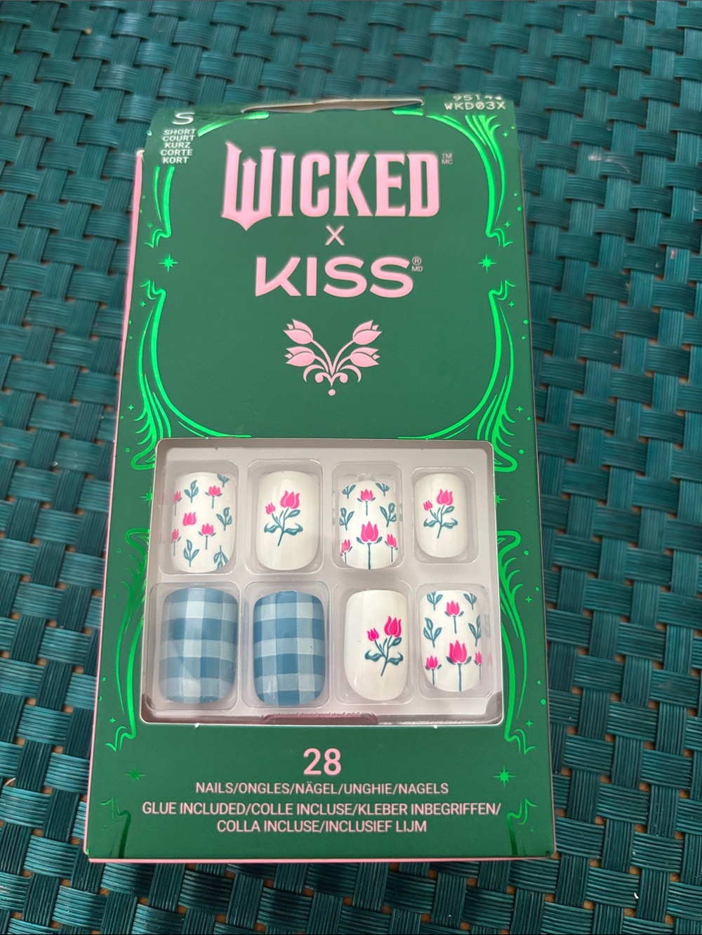 KISS nail- Wicked Collection NWT